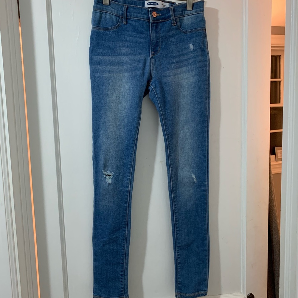 medium/light wash jeans